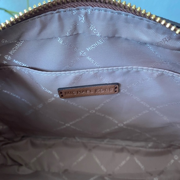 ♦️SOLD♦️ Michael Kors Large Leather Jet Set Item East West Crossbody Brown - Picture 9 of 15